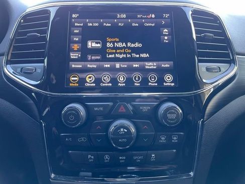 Used 2021 Jeep Grand Cherokee Laredo X image 18