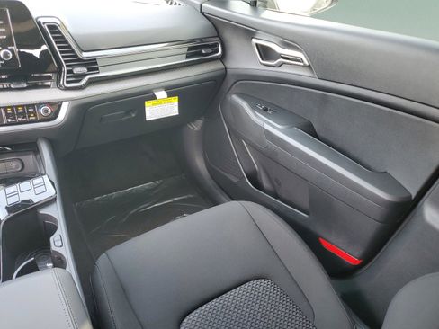 Certified 2025 Kia Sportage LX AWD/4WD image 23
