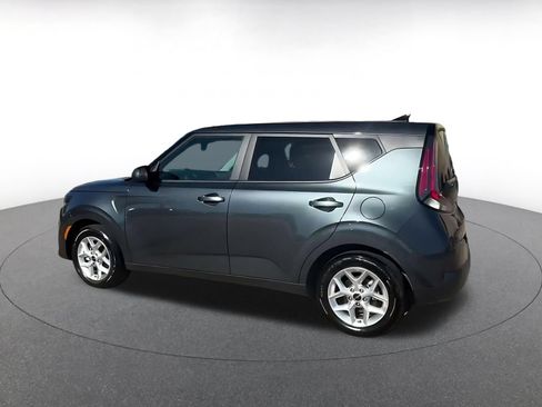 Used 2025 Kia Soul LX w/ LX Technology Package FWD image 10