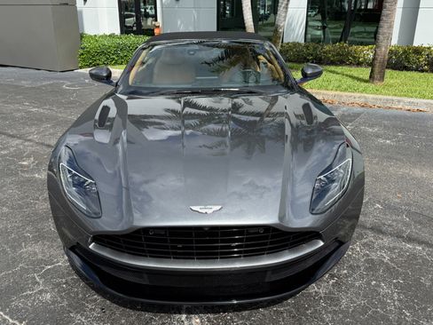 Used 2019 Aston Martin DB11 Volante image 24