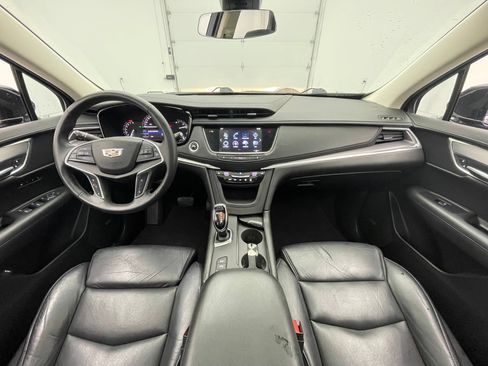 Used 2017 Cadillac XT5 Luxury w/ Driver Awareness Package AWD/4WD image 3