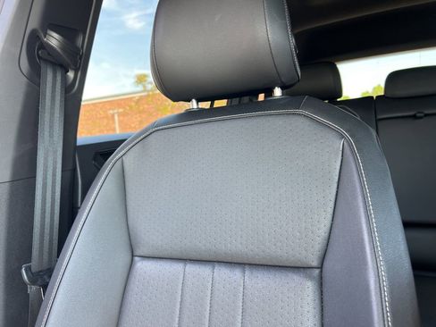 Certified 2022 Volkswagen Tiguan SE R-Line AWD/4WD image 22