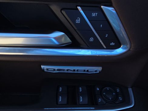 Used 2025 GMC Sierra 1500 Denali w/ Technology Package AWD/4WD image 31
