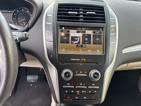 Used 2019 Lincoln MKC Premiere image 32