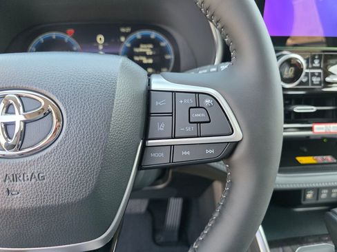 New 2026 Toyota Highlander Platinum AWD/4WD image 32