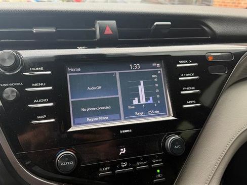 Used 2020 Toyota Camry SE image 19