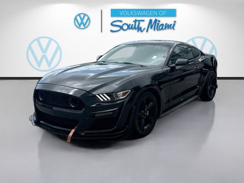 Used 2017 Ford Mustang Coupe image 3