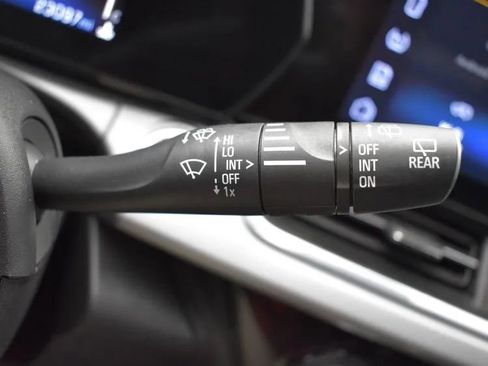 Used 2025 Chevrolet Trax LT w/ LT Convenience Package image 26