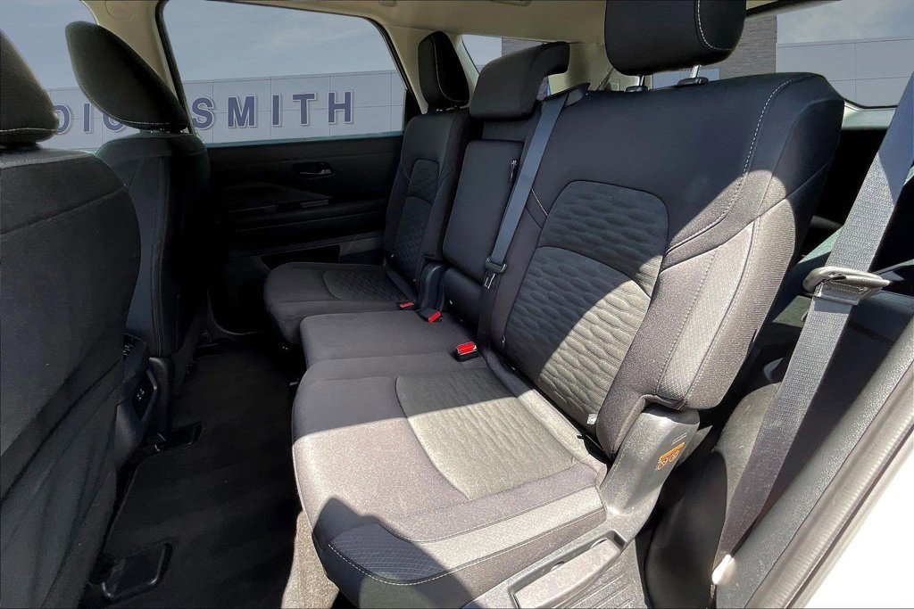 Used 2025 Nissan Pathfinder SV FWD image 22