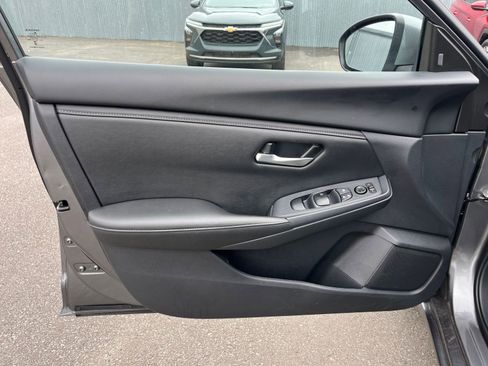 Used 2025 Nissan Sentra SV FWD image 18