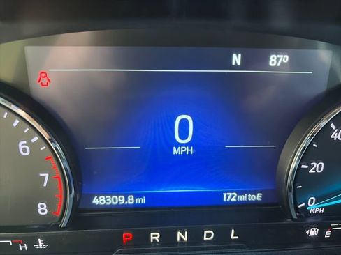Used 2022 Ford Explorer XLT w/ Equipment Group 202A AWD/4WD image 18