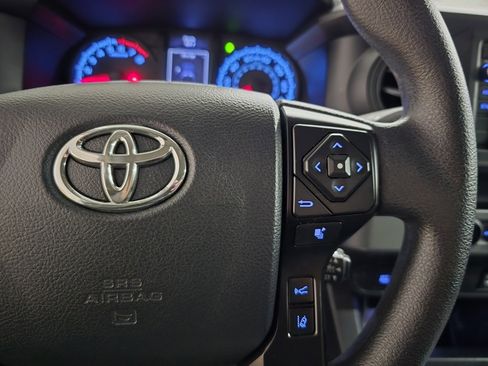 Used 2018 Toyota Tacoma SR image 20