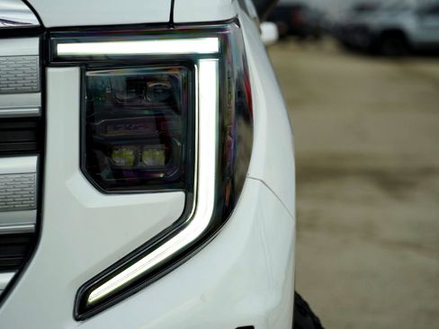 Used 2024 GMC Sierra 1500 SLE image 2