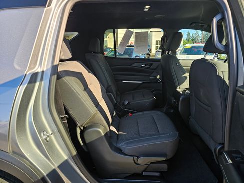 Used 2024 Chevrolet Traverse LT image 12