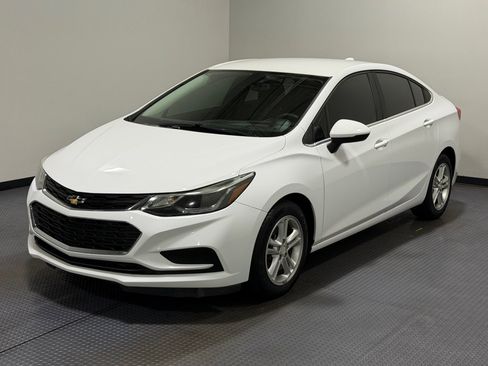 Used 2017 Chevrolet Cruze LT w/ Convenience Package FWD image 1