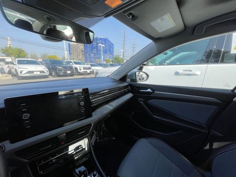 Used 2025 Volkswagen Jetta SE image 35