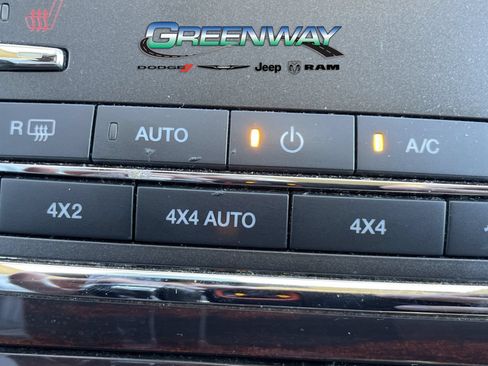 Used 2015 Lincoln Navigator 4WD w/ Equipment Group 101A Reserve image 25