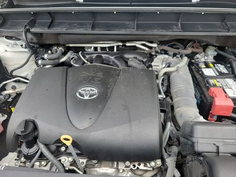 Used 2021 Toyota Highlander Platinum FWD image 40