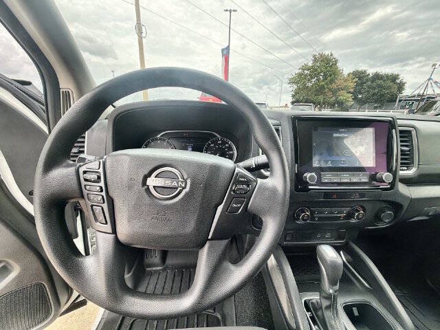 Used 2022 Nissan Frontier SV RWD image 11