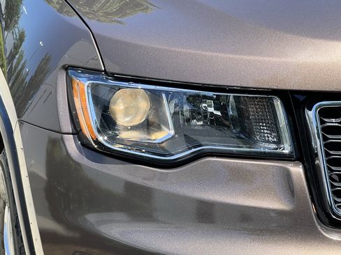 Used 2021 Jeep Grand Cherokee Laredo AWD/4WD image 11