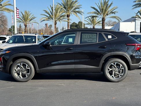 New 2026 Chevrolet Trax LT w/ Driver Confidence Package FWD image 6