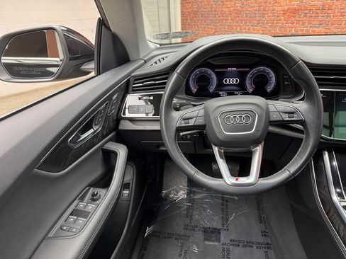 Used 2023 Audi Q8 Premium Plus image 13