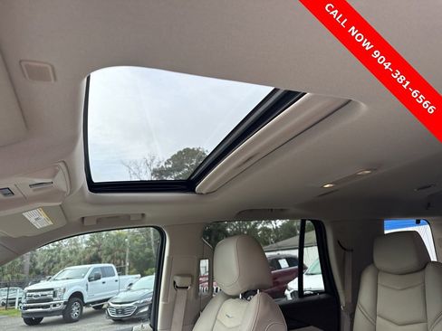 Used 2017 Cadillac Escalade Luxury image 16