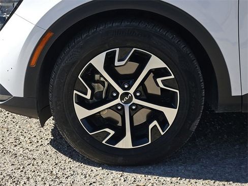 Used 2023 Kia Sportage EX image 9