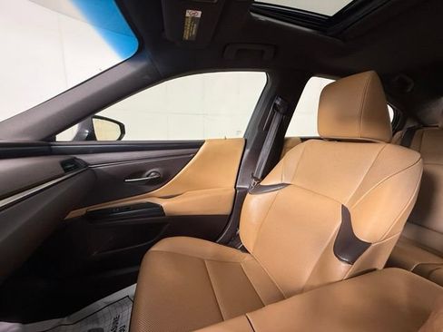 Used 2019 Lexus ES 350 w/ Accessory Package 2 FWD image 16