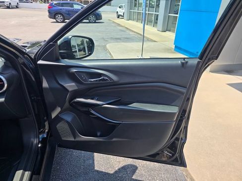 Used 2025 Chevrolet Trax RS w/ Sunroof Package FWD image 42