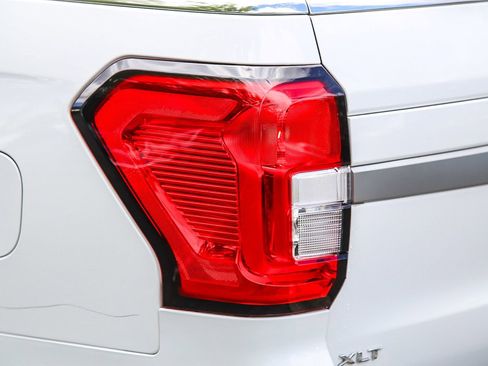 Used 2024 Ford Expedition Max XLT RWD image 8