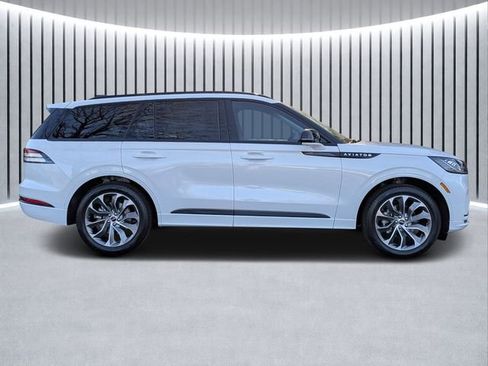 New 2026 Lincoln Aviator 2WD image 2