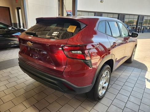 Used 2025 Chevrolet Trax LS w/ LS Convenience Package FWD image 6
