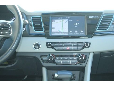 Used 2019 Kia Niro Touring image 16