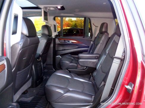 Used 2018 Cadillac Escalade Premium Luxury image 25