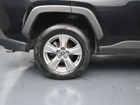 Used 2025 Toyota RAV4 XLE FWD image 9