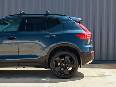 Used 2021 Volvo XC40 T4 Momentum w/ Protection Package Premier image 31