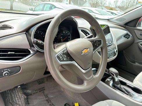 Used 2021 Chevrolet Malibu LT FWD image 16