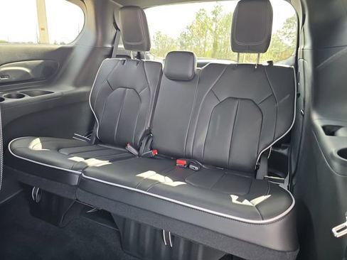 New 2026 Chrysler Pacifica Limited w/ S Appearance Package FWD image 14