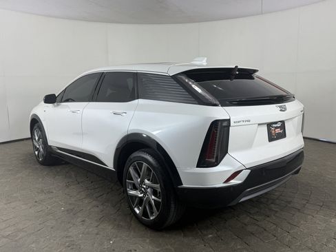 Used 2025 Cadillac Optiq Luxury 2 AWD/4WD image 5