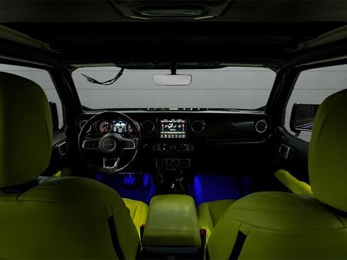 Used 2019 Jeep Wrangler Unlimited Sahara image 28