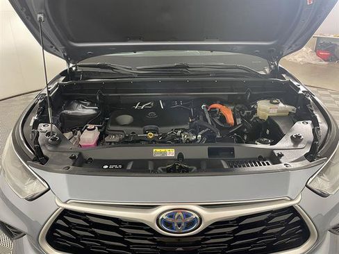 Used 2022 Toyota Highlander XLE AWD/4WD image 22