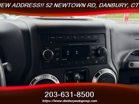 Used 2014 Jeep Wrangler Unlimited Sahara w/ Dual Top Group AWD/4WD image 15