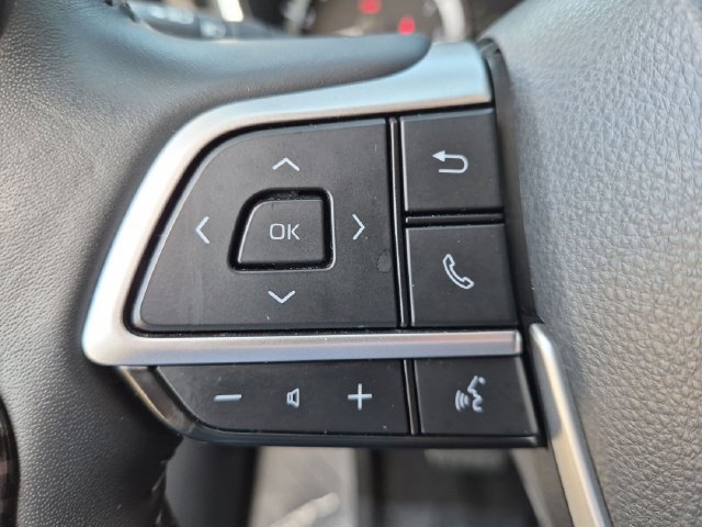Used 2024 Toyota Highlander XLE AWD/4WD image 16