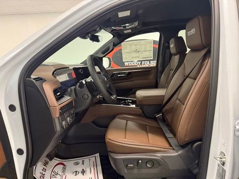 New 2026 Chevrolet Suburban High Country image 11