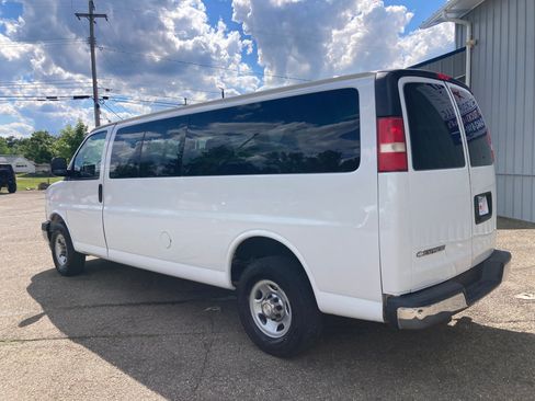 Used 2018 Chevrolet Express 3500 LT w/ LT Preferred Equipment Group RWD image 8