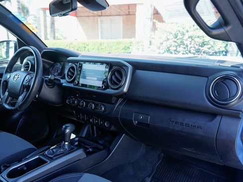 Used 2020 Toyota Tacoma TRD Off-Road w/ Technology Package image 34