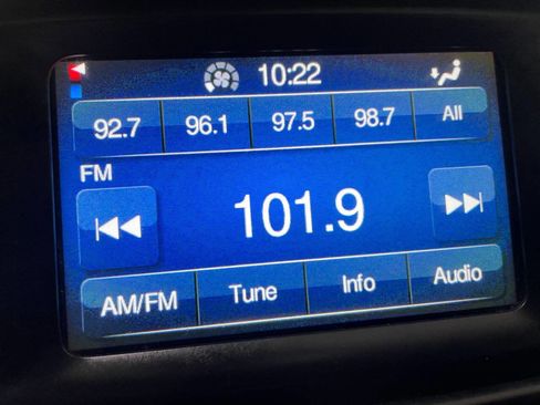 Used 2015 Chrysler 200 Limited image 34