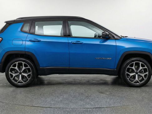 Used 2025 Jeep Compass Limited AWD/4WD image 11