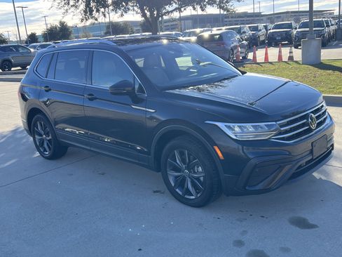 Certified 2024 Volkswagen Tiguan SE image 2